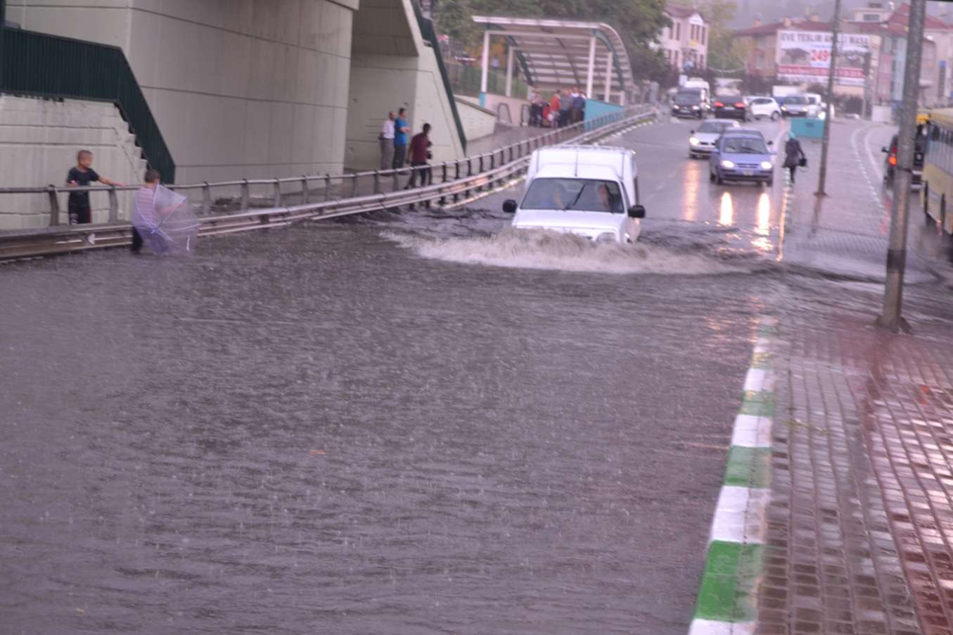 Bursa Valiliğinden sel ve su baskını uyarısı